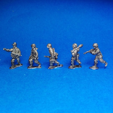 Panzergrenadier Waffen SS advancing