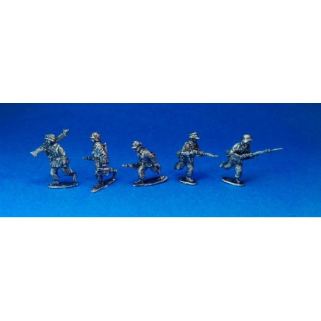 DAK infantry advancing